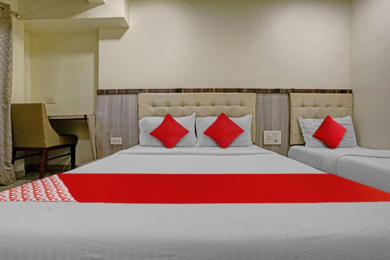 Pop 81030D Hotel Crystal Park Jogeshwari Bombay Esterno foto