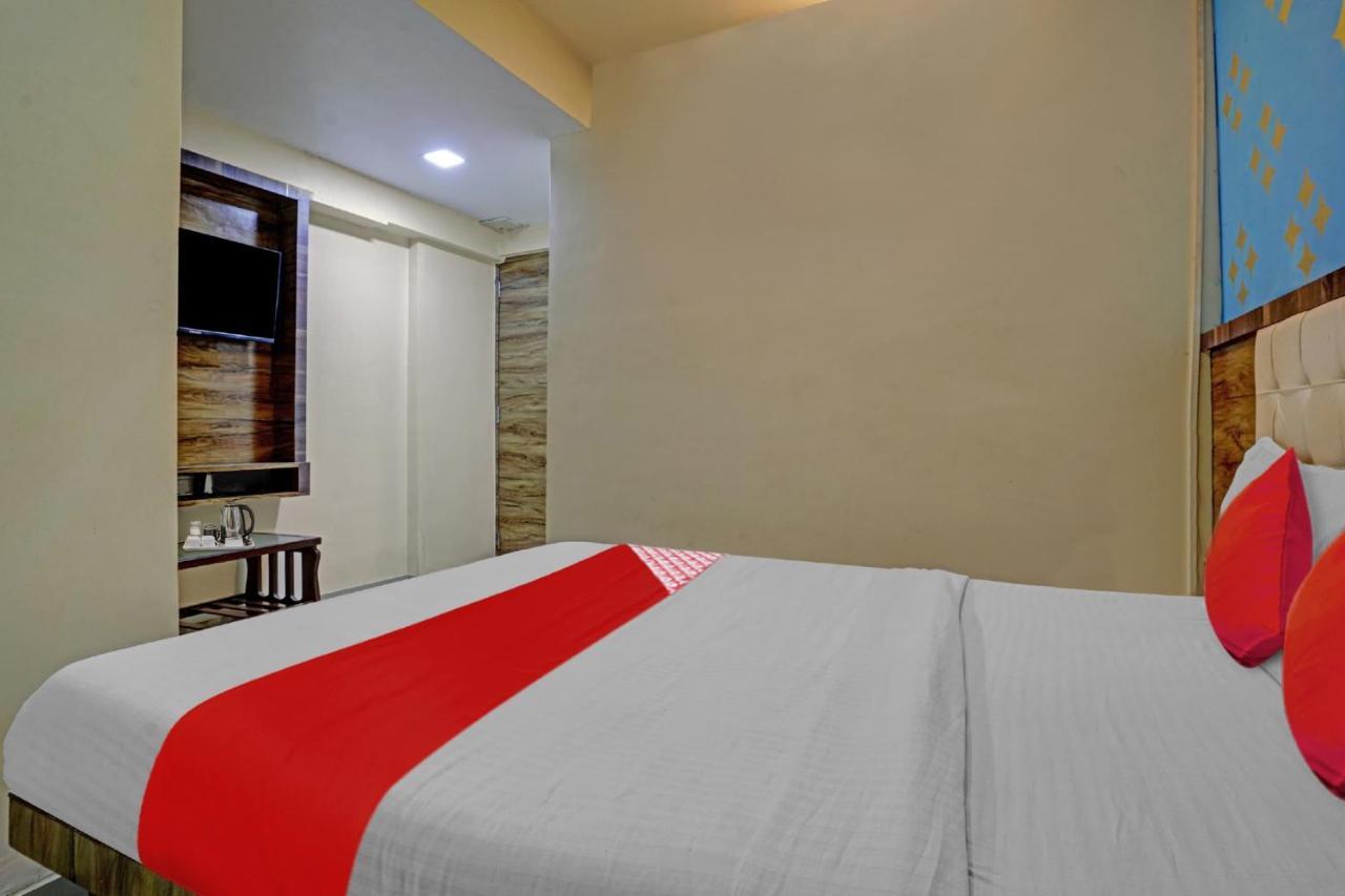 Pop 81030D Hotel Crystal Park Jogeshwari Bombay Esterno foto