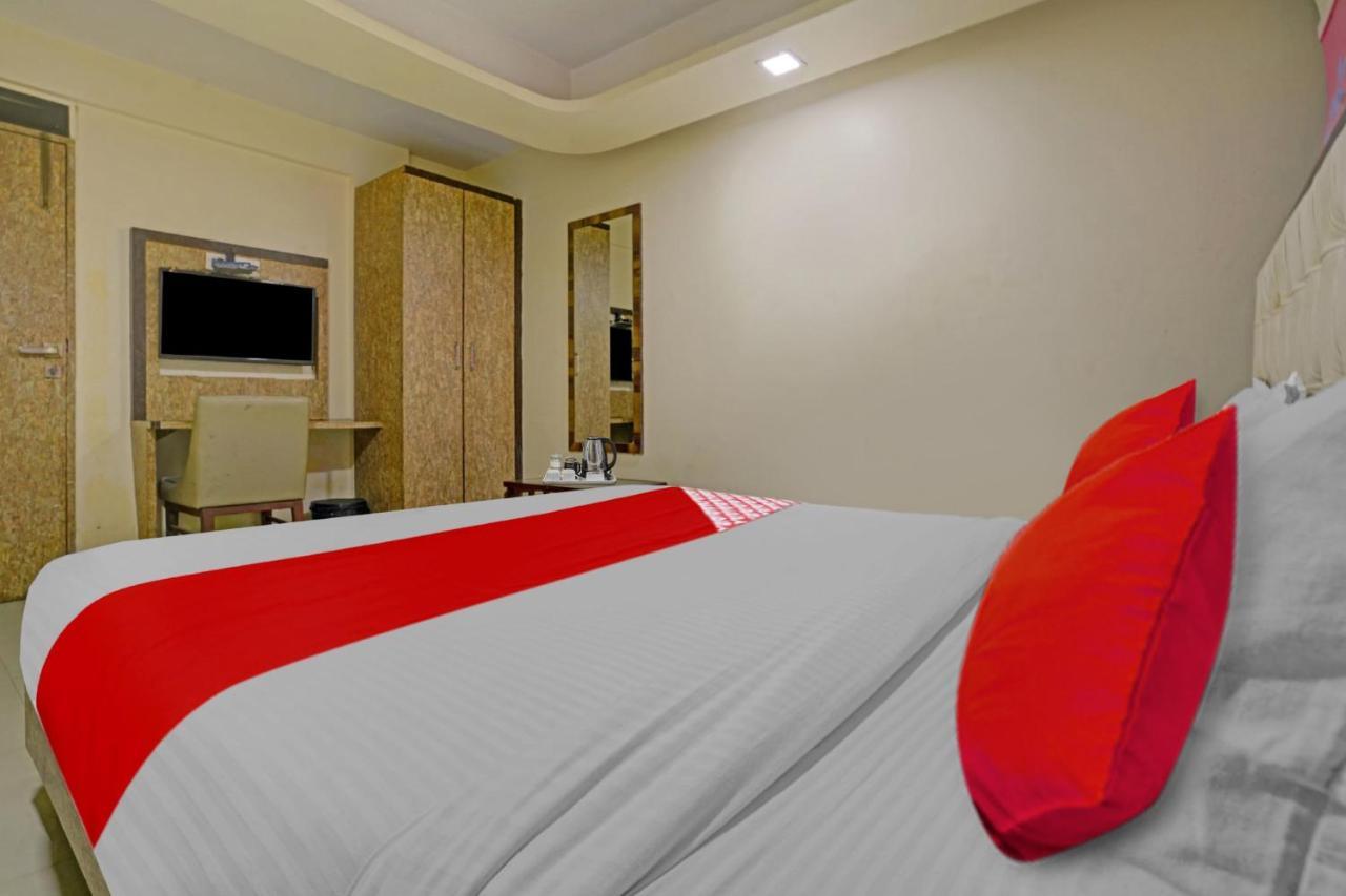 Pop 81030D Hotel Crystal Park Jogeshwari Bombay Esterno foto