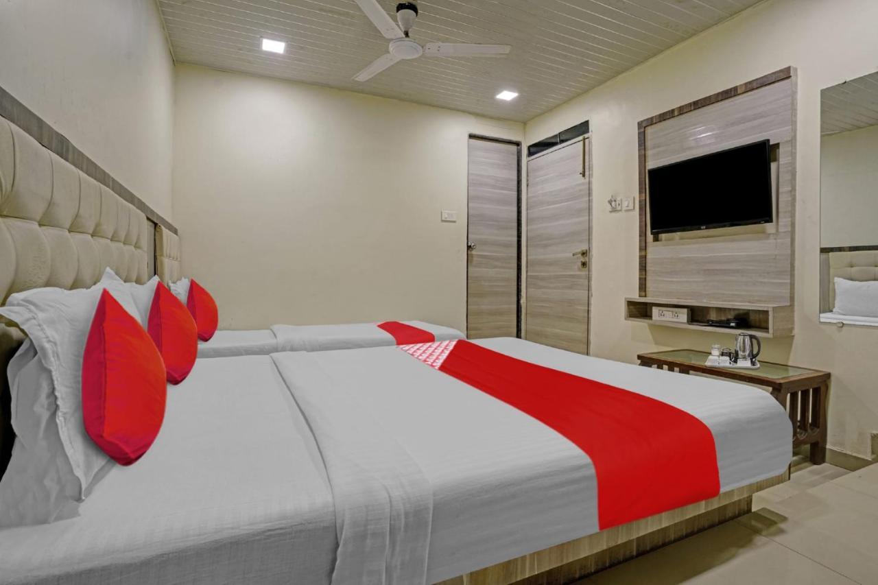 Pop 81030D Hotel Crystal Park Jogeshwari Bombay Esterno foto
